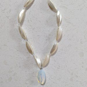 Pearl necklace with pendant